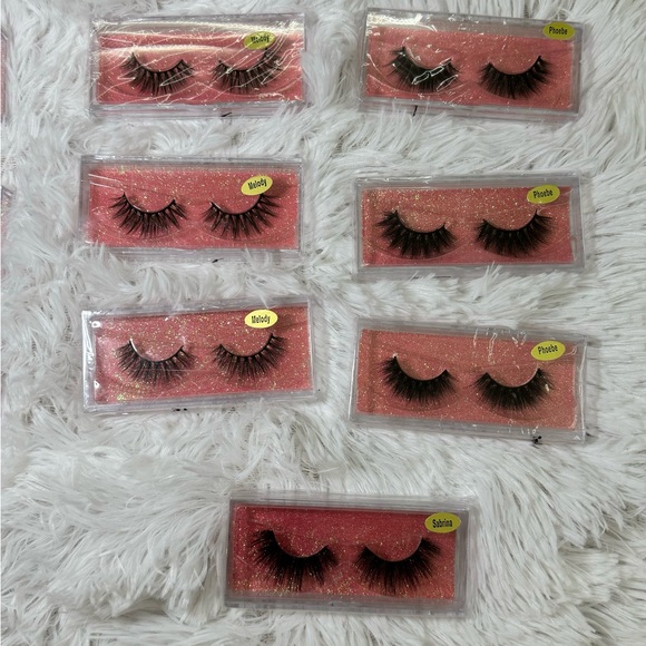 30 false Lashes - Picture 3 of 3
